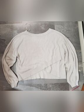 Lululemon Reversible Crossover Sweater. Ribbed. Creamy Light Grey. Size 10.